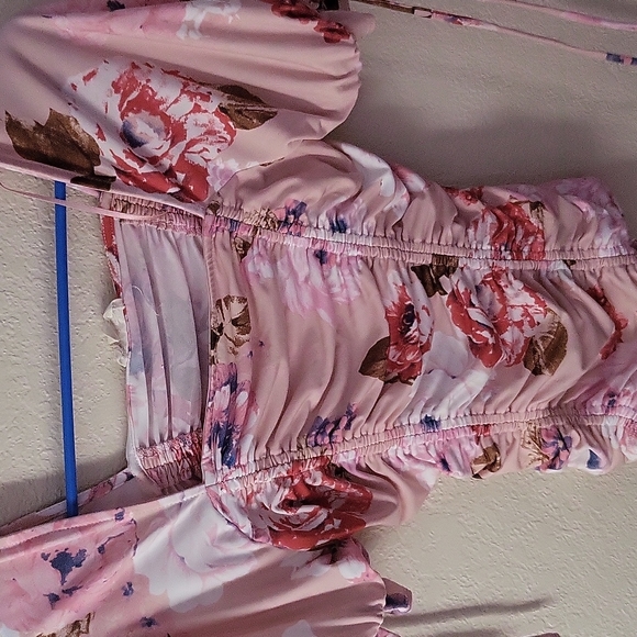 Nice top loose short sleeve and close to the body. Size S - Picture 1 of 2
